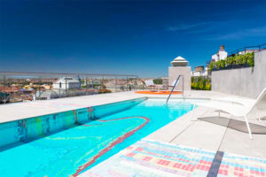 Piscina Hotel Aloft Madrid Gran Via