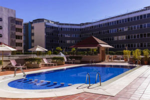 Piscina Hotel Pullman Madrid Airport & Feria