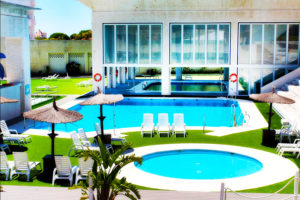 Piscina Suites Puerto Sherry