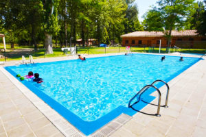 Hotel con piscina Burgos Camping Fuentes Blancas