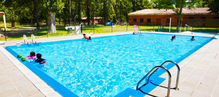 Hotel con piscina Burgos Camping Fuentes Blancas