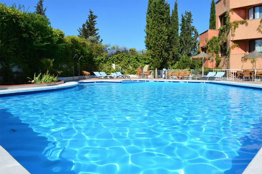 Hotel con piscina Granada hotel alixares