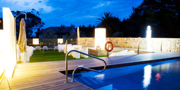 Hotel con piscina Santander Costa Esmeralda Suites