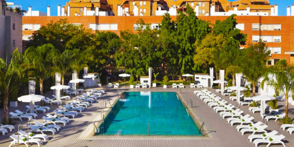 hotel con piscina sevilla Melia Lebreros