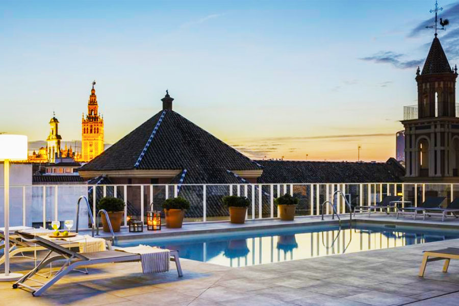 Hotel Fernando III: Hotel en Sevilla Piscina en Azotea con Vistas a Catedral de Sevilla
