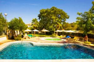 Piscina Hotel La Cueva Park